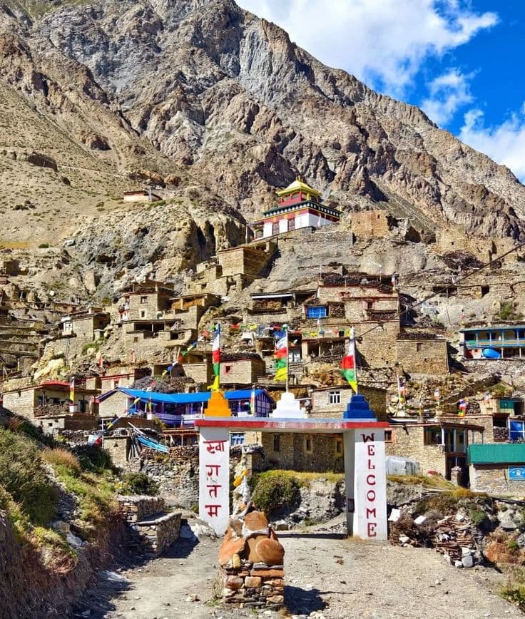 Mustang valley and mountain scenery